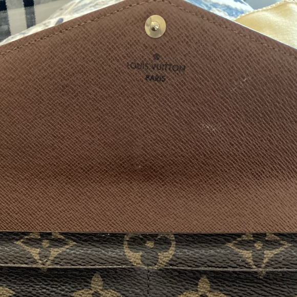 Louis Vuitton Sarah Wallet - Picture 14 of 16